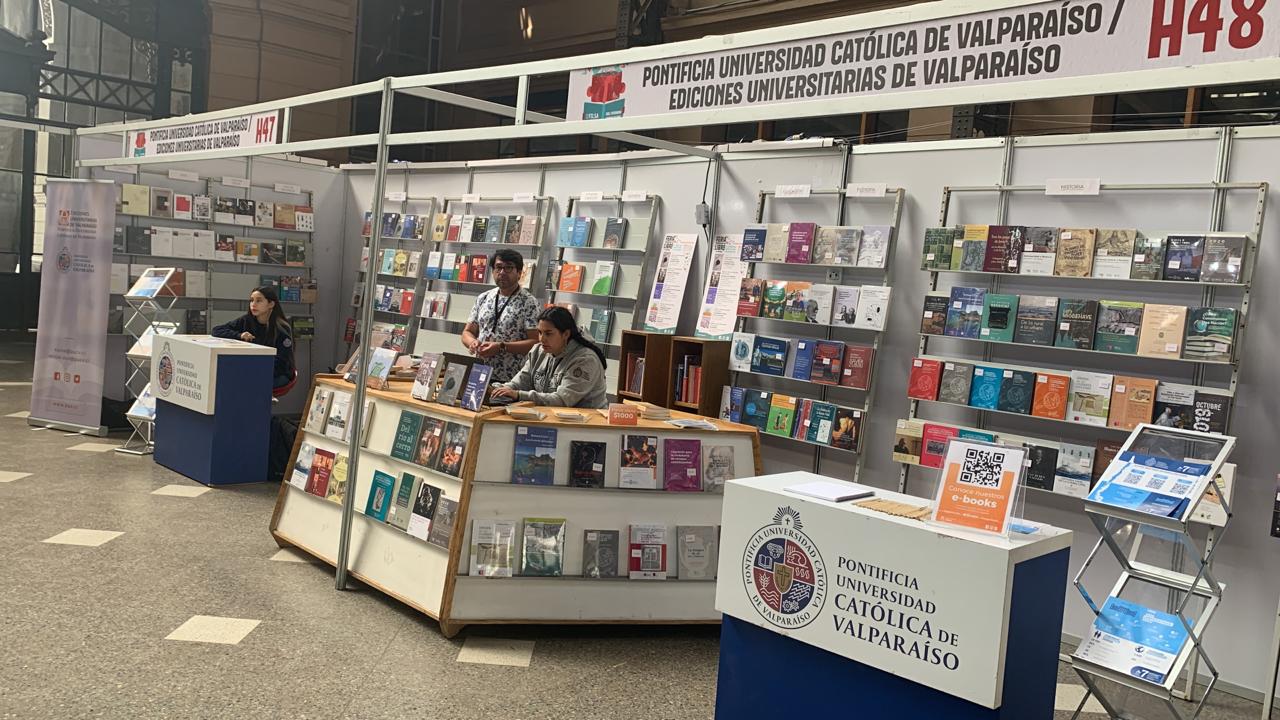 PUCV potencia su presencia en Feria Internacional del Libro de Santiago ...