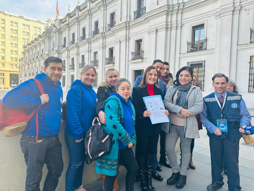 Diputada Camila Musante y dirigentes entregan carta al Presidente Boric ...