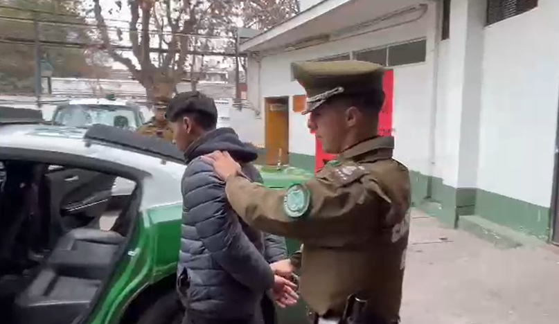Carabineros detuvo a cuatro sujetos que intentaron huir en un auto ...