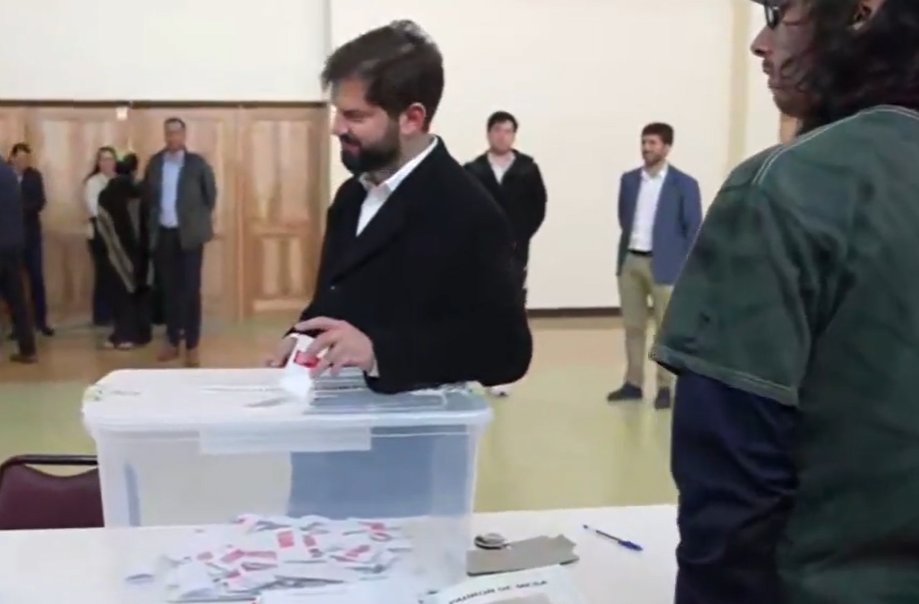 Presidente Boric tras votar en Punta Arenas resaltó que compromiso del ...