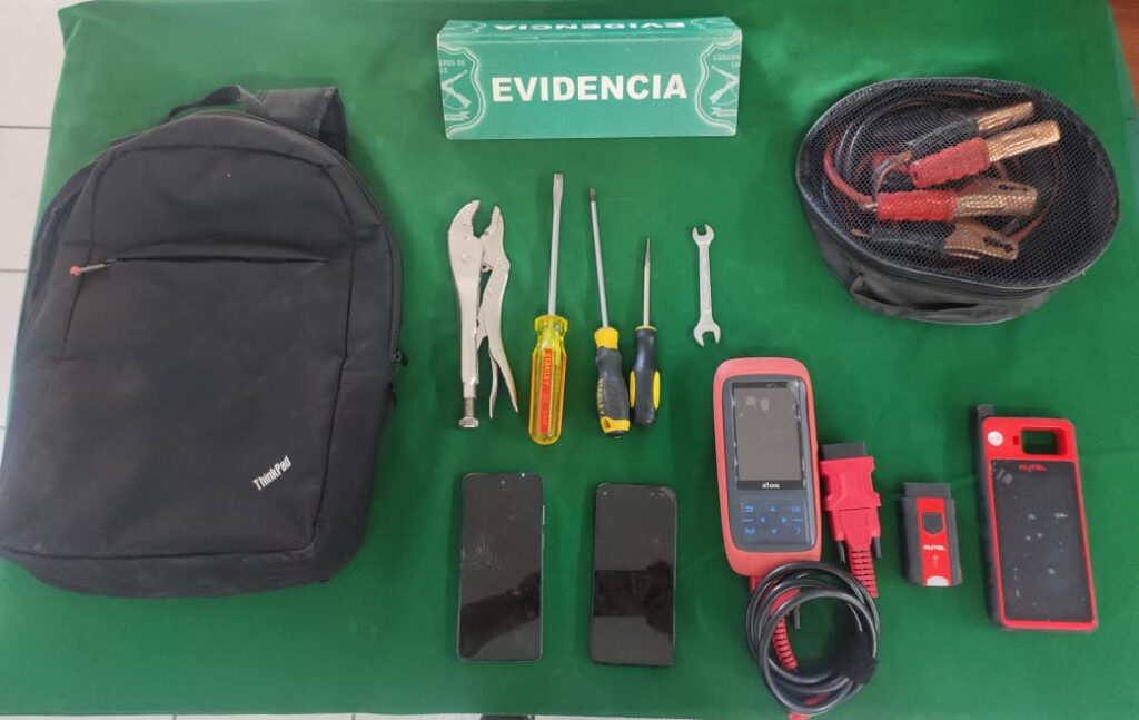 Carabineros detuvo a dos sujetos mientras robaban especies desde el ...