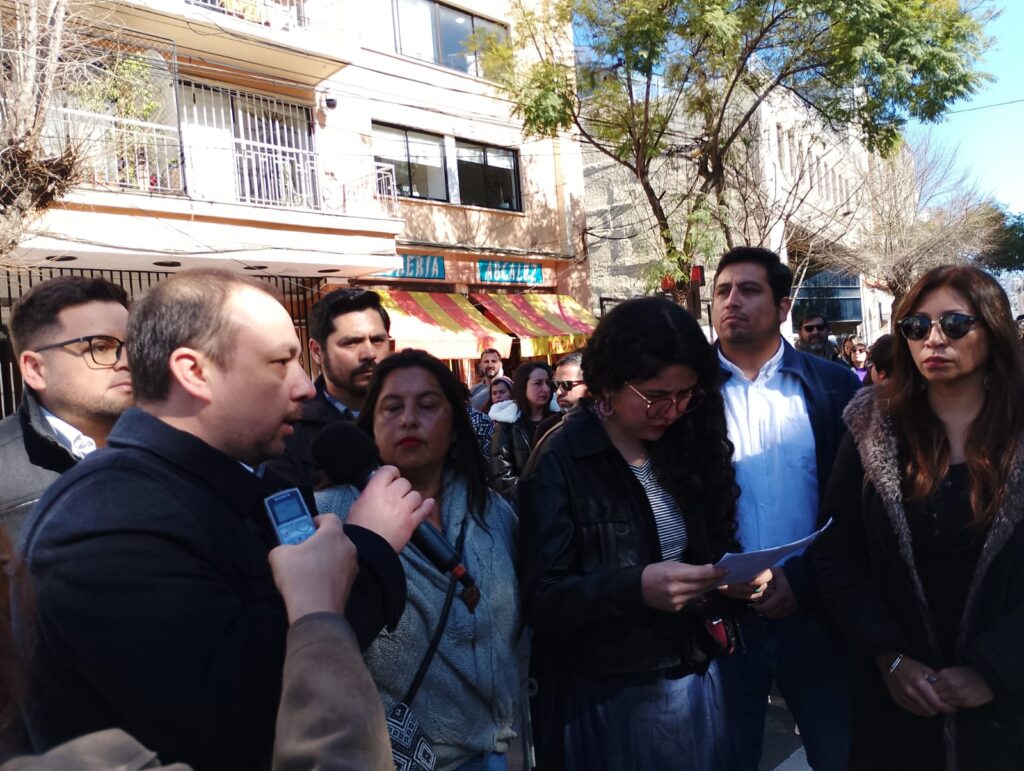 1500 trabajadores y trabajadoras de la educación se manifestaron por ...