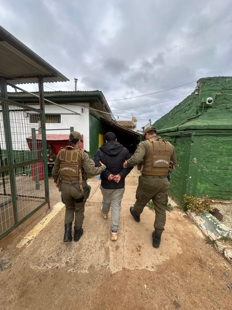 Sección Centauro de Carabineros atrapa a dos personas con órdenes de ...