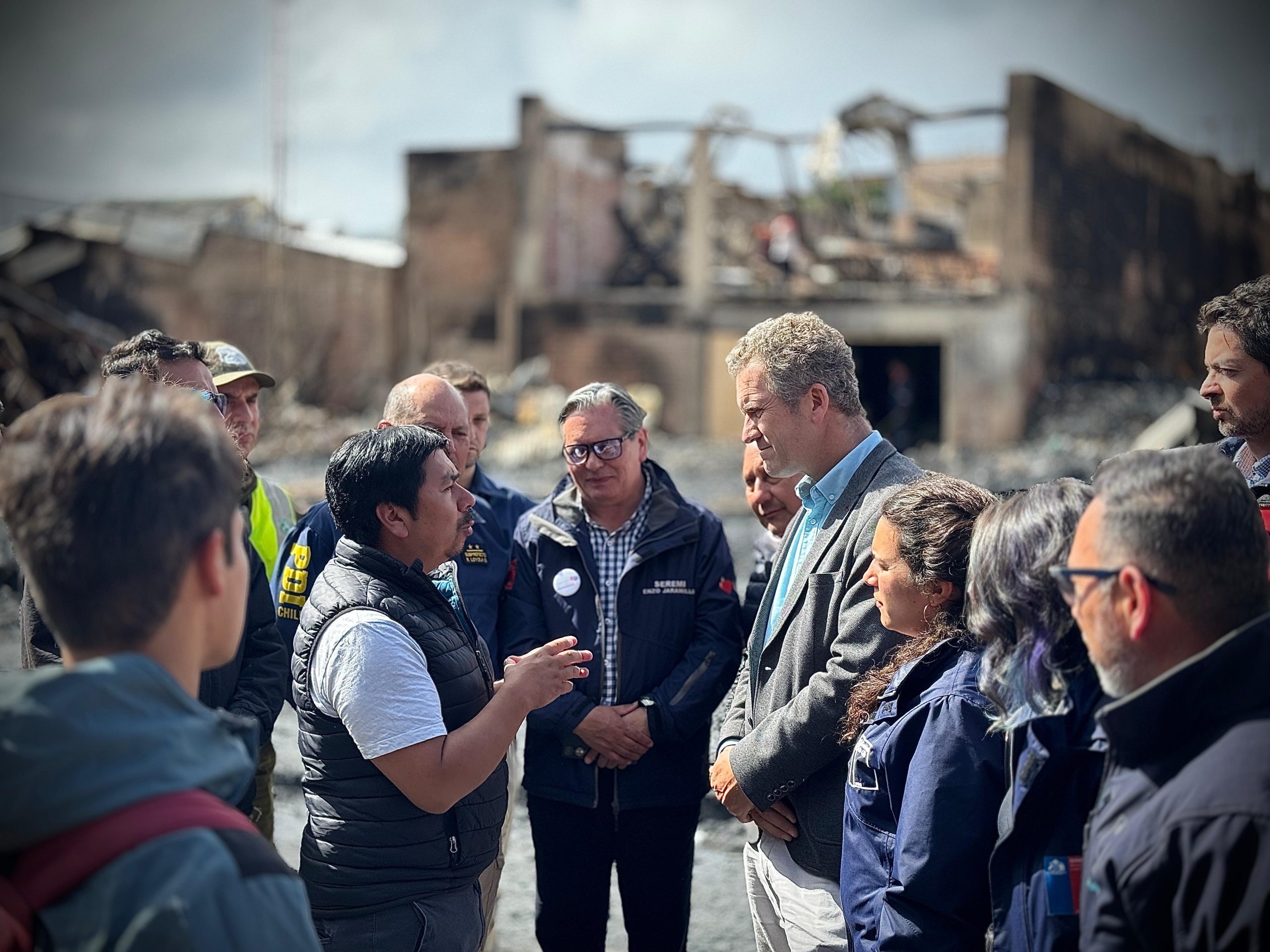 Ministro Muñoz se reunió con locatarios afectados por incendio de Ancud ...
