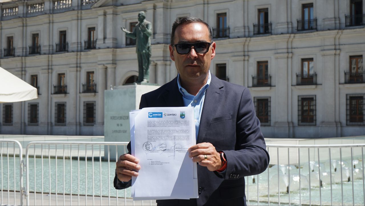 Alcaldes de Puchuncaví, Quintero y Concón entregan carta en La Moneda ...
