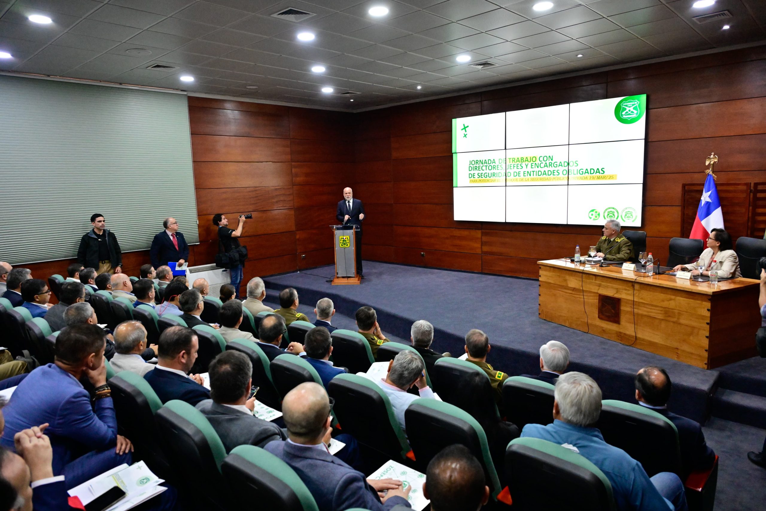 Carabineros organiza jornada de trabajo con directores, jefes y ...