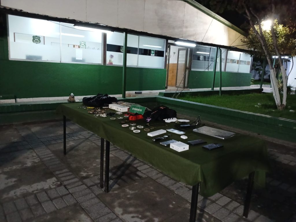 Carabineros detiene a adolescente de 17 años tras robar $1.600.000 en ...