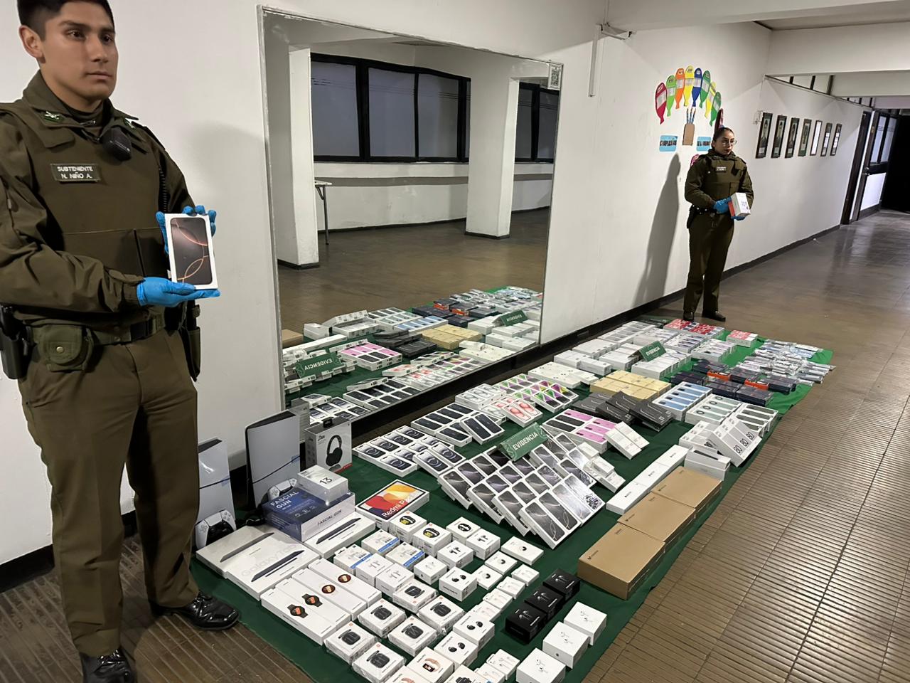 Dos detenidos por robo a tienda de celulares. 120 millones en productos ...