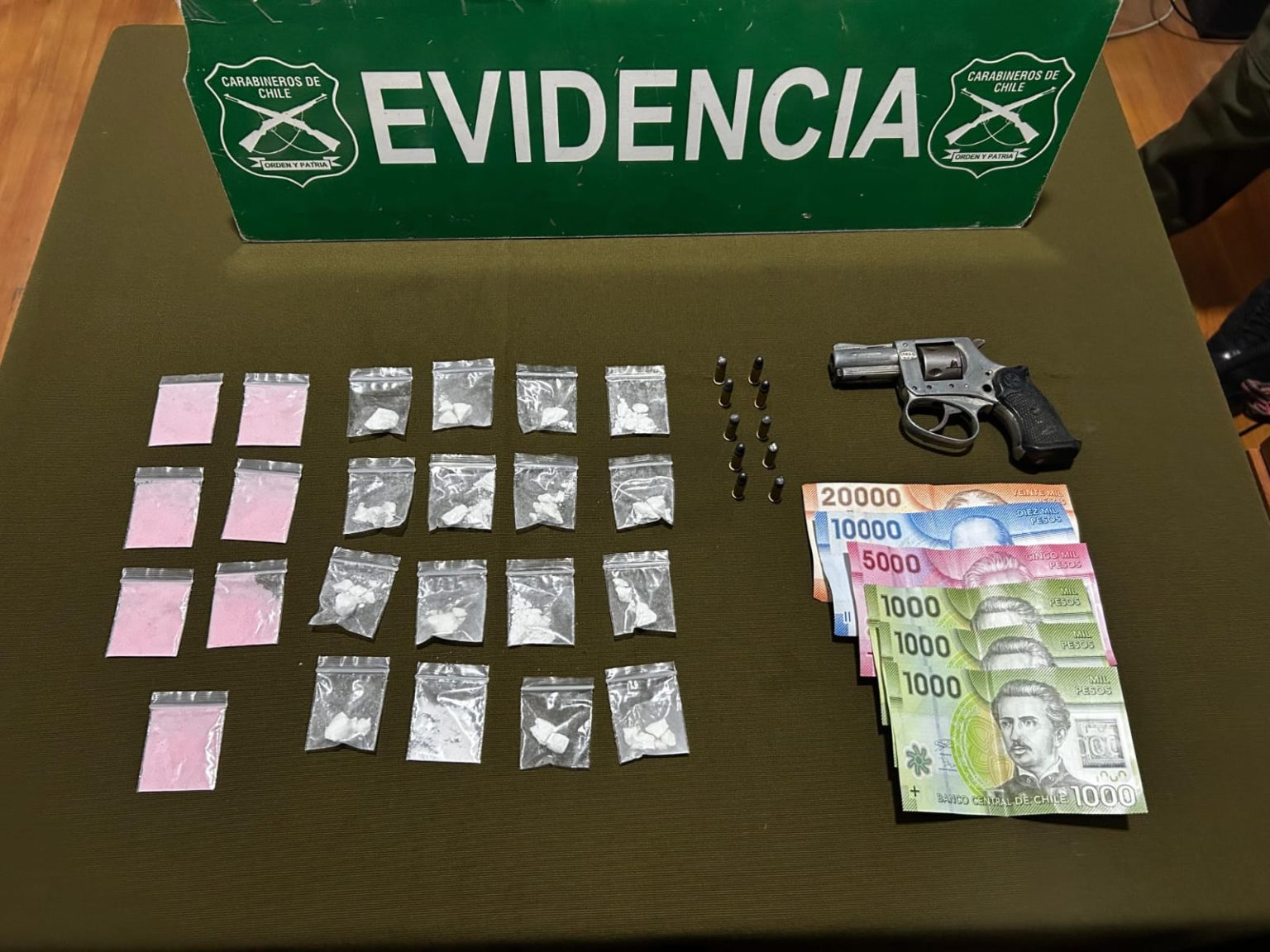 La Pintana: Carabineros detiene a sujeto por droga y arma de fuego ...