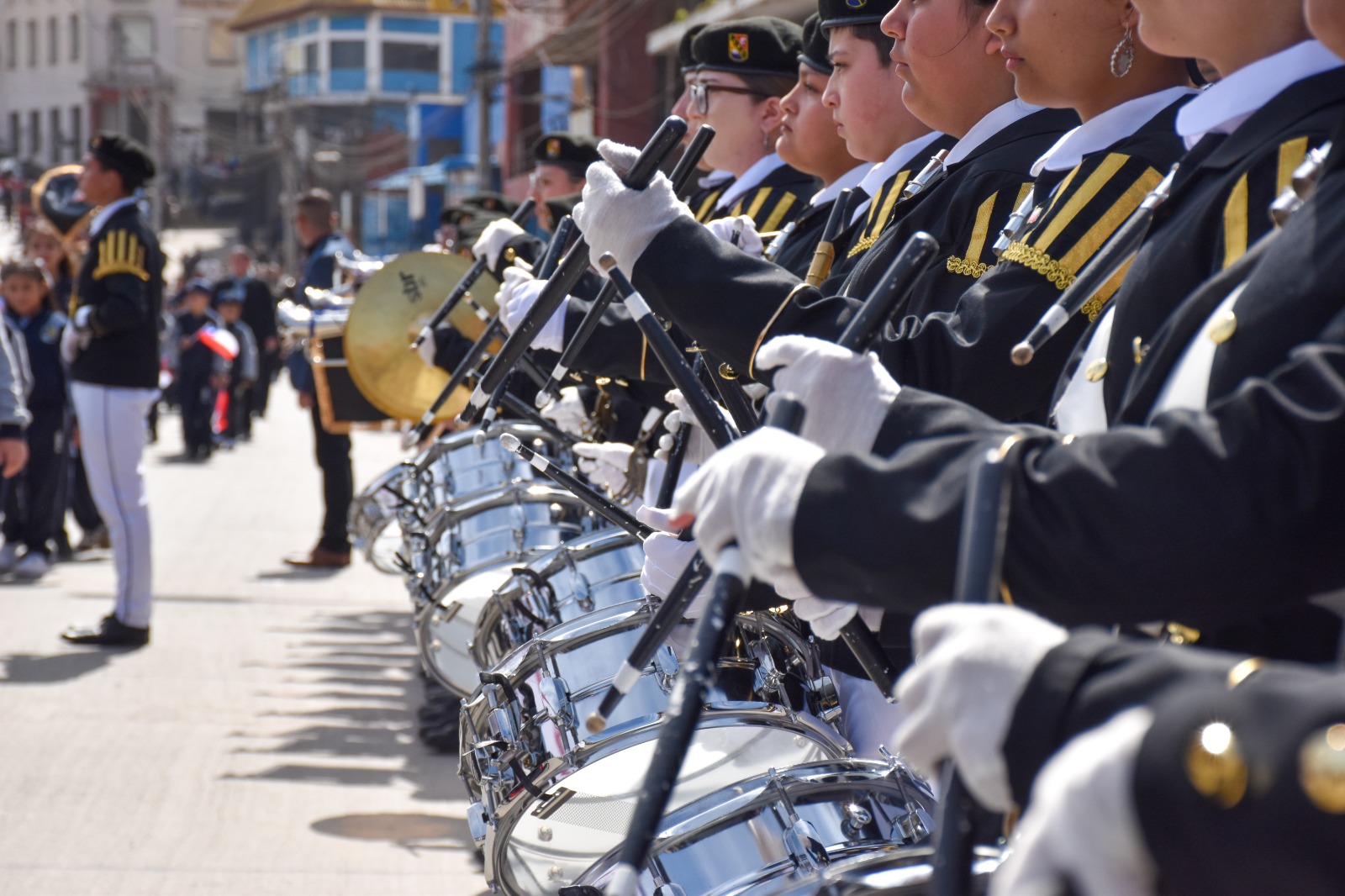Bandas escolares regresan a las calles de Cartagena en masivo desfile de Fiestas Patrias