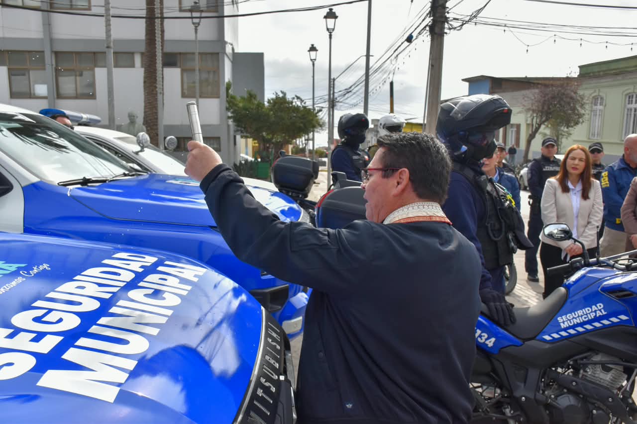 Cartagena refuerza su despliegue de seguridad en Fiestas Patrias con dos nuevas camionetas