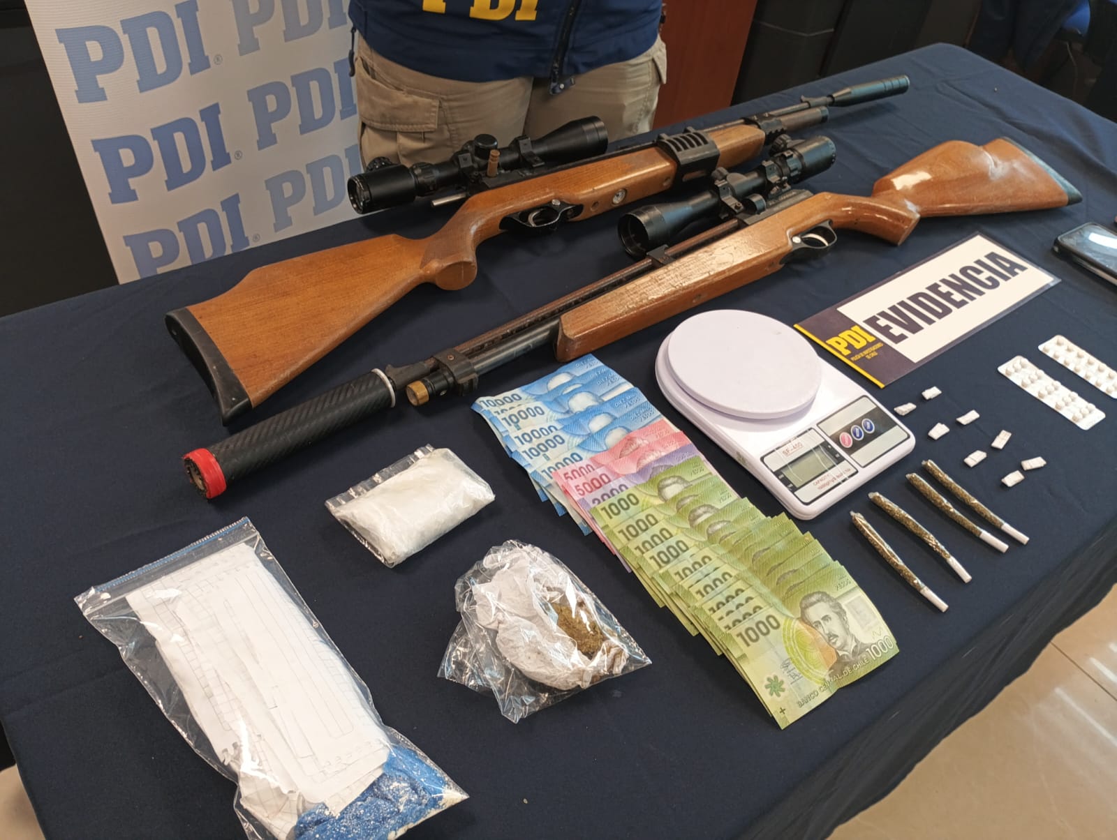 PDI San Antonio detuvo a 5 personas en operativo contra el microtráfico y ley de armas en Llolleo