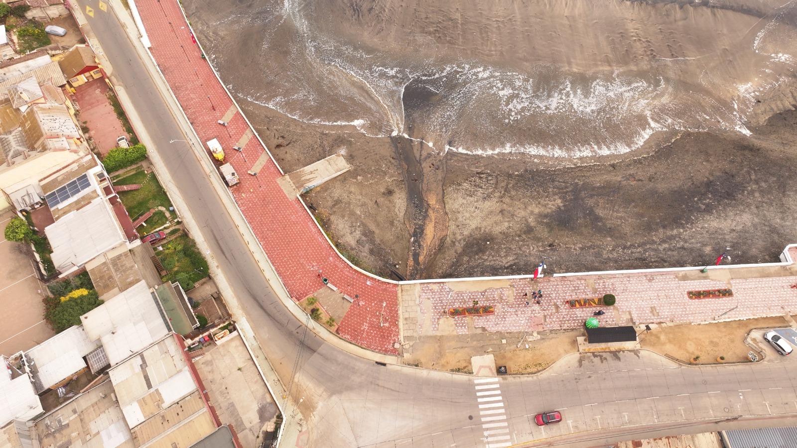 Municipio investiga origen de turbiedad en Playa Chica de Cartagena y constata presencia de sedimentos
