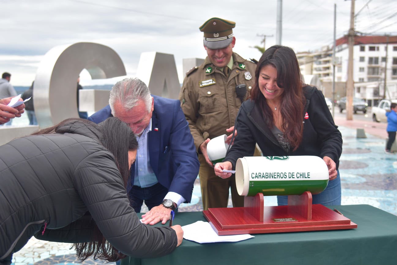Algarrobo recibió la Cápsula del Tiempo de Carabineros de Chile